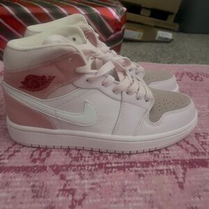 Brand new pink Jordan’s size 6